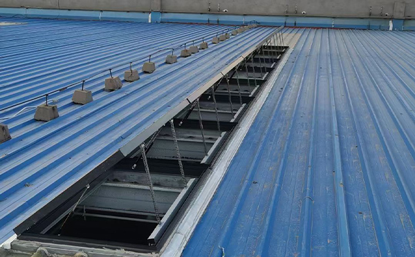 某城市大型商业综合体中庭肃州排烟窗工程