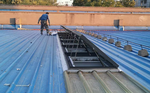 某区域性物流仓储中心肃州排烟窗系统安装项目