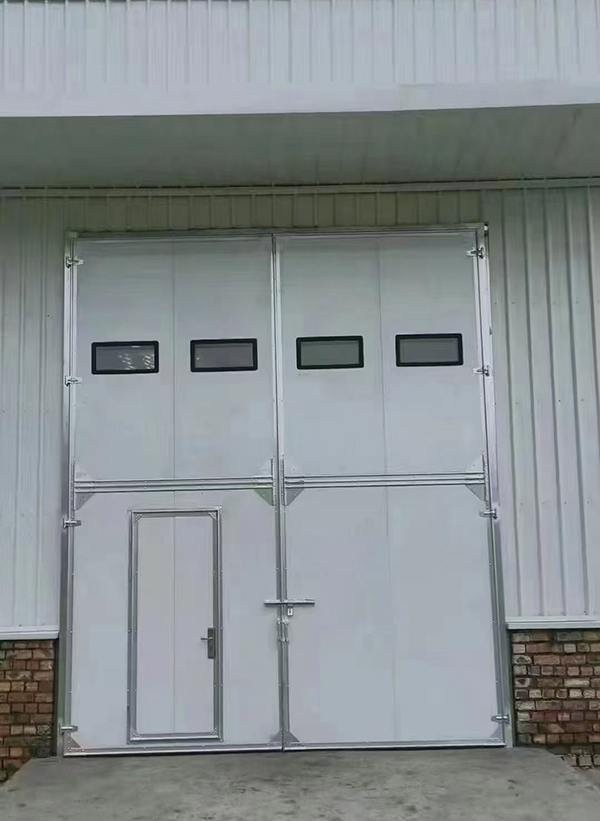 肃州工业门在设备装配车间出入口的实施记录